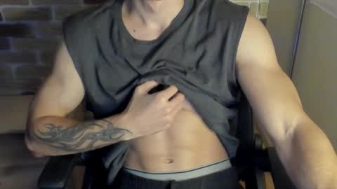 Snapshot of idkiww chatting on October 2, 2025, 7:54 pm yo online show from October 2, 2025, 7:54 pm