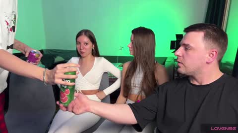 Snapshot of ihavepaws33 chatting on January 29, 2025, 5:02 pm Julia and Mira online show from January 29, 2025, 5:02 pm