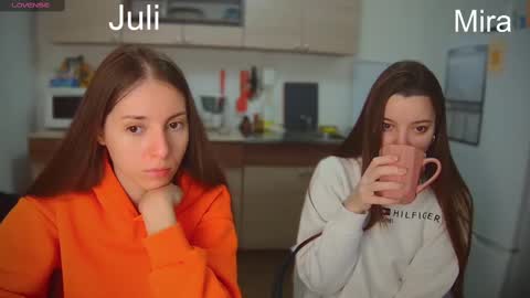 Snapshot of ihavepaws33 chatting on February 14, 2025, 4:04 am Julia and Mira online show from February 14, 2025, 4:04 am