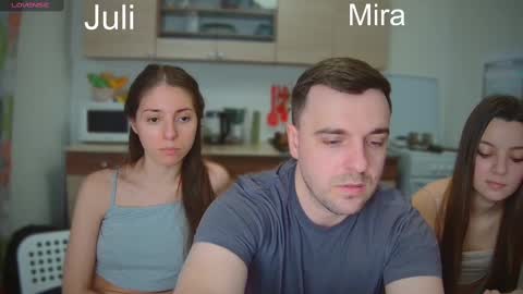 Snapshot of ihavepaws33 chatting on February 23, 2025, 3:18 pm Julia and Mira online show from February 23, 2025, 3:18 pm