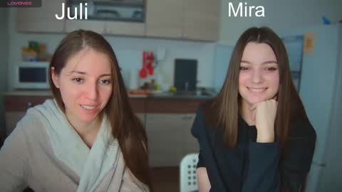 Snapshot of ihavepaws33 chatting on February 24, 2025, 1:42 pm Julia and Mira online show from February 24, 2025, 1:42 pm