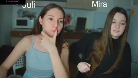 Snapshot of ihavepaws33 chatting on February 28, 2025, 3:48 pm Julia and Mira online show from February 28, 2025, 3:48 pm
