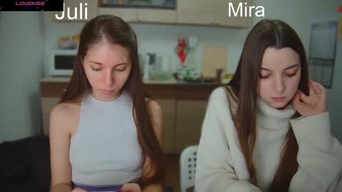 Snapshot of ihavepaws33 chatting on March 5, 2025, 4:46 pm Julia and Mira online show from March 5, 2025, 4:46 pm