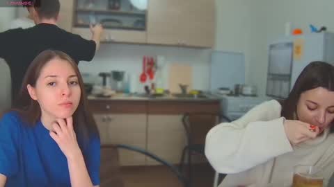 Snapshot of ihavepaws33 chatting on March 6, 2025, 5:54 pm Julia and Mira online show from March 6, 2025, 5:54 pm