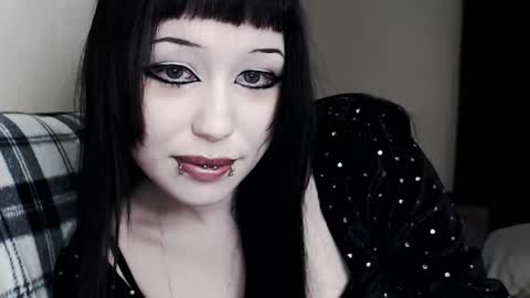 iiiiiiis online show from October 18, 2025, 11:16 pm