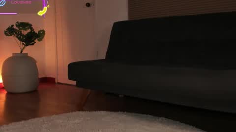 Lua     online show from November 25, 2025, 12:21 am