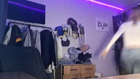 ShyLuna online show from January 17, 2026, 3:33 am