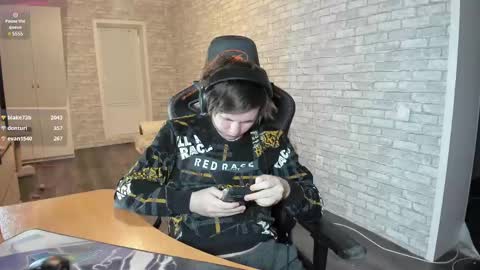 iliaskris online show from March 7, 2025, 9:38 pm