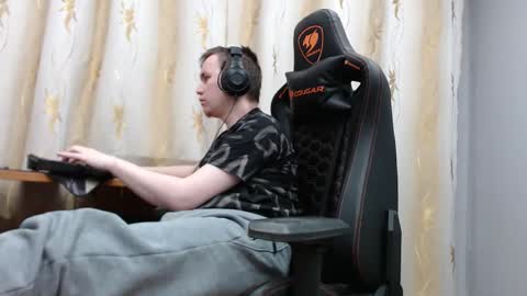 Snapshot of iliaskrisloveee chatting on November 9, 2025, 1:04 am lord online show from November 9, 2025, 1:04 am