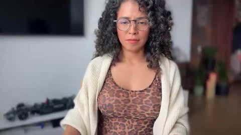 Snapshot of illaroom chatting on October 10, 2025, 8:41 pm Kloe online show from October 10, 2025, 8:41 pm