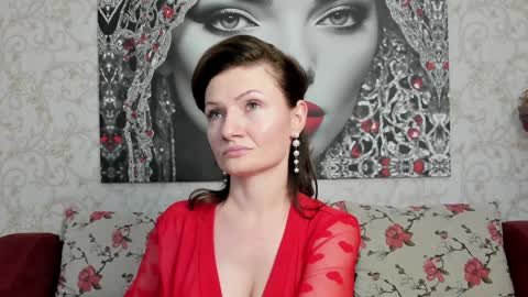 Snapshot of illegalbeauty87 chatting on December 24, 2024, 10:39 pm Ingrid or more easier...Miss  GoDDess Mistress online show from December 24, 2024, 10:39 pm