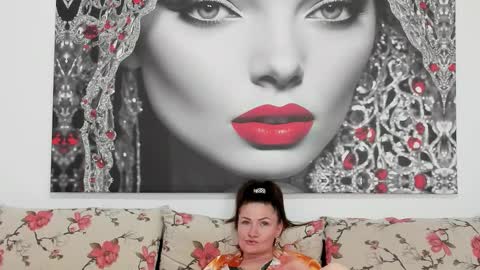 Snapshot of illegalbeauty87 chatting on September 8, 2025, 8:08 pm Ingrid or more easier...Miss  GoDDess Mistress online show from September 8, 2025, 8:08 pm