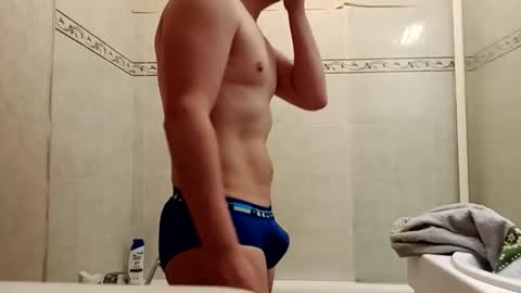 ilovecuteguy79 online show from April 4, 2026, 5:16 am
