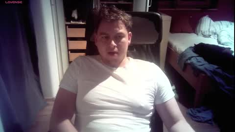 iloveyoutoo2000 online show from December 2, 2025, 7:42 pm