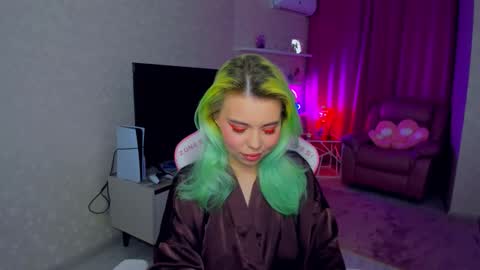 Roxy online show from November 12, 2025, 6:41 pm