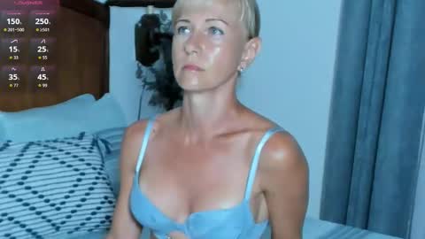 Snapshot of im_beautiful chatting on November 26, 2025, 1:12 pm Christine - online show from November 26, 2025, 1:12 pm