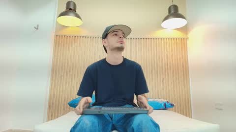 BULL online show from December 18, 2025, 3:07 pm