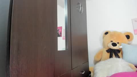 Caro   online show from April 21, 2026, 4:52 am