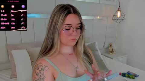 DAHLIA online show from January 17, 2025, 8:55 pm