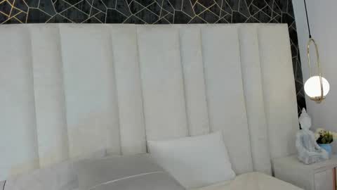 DAHLIA online show from November 9, 2025, 4:49 pm