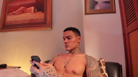 im_dominike online show from February 4, 2025, 3:33 am