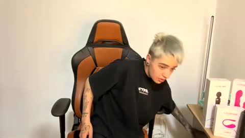 Laia online show from February 9, 2025, 10:09 am