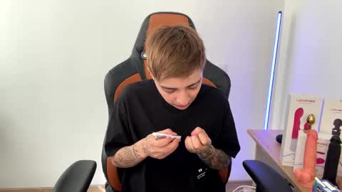 Laia online show from February 25, 2025, 8:19 pm