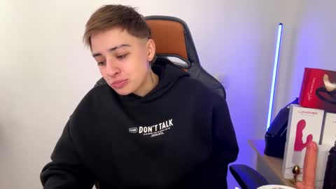 Laia online show from February 26, 2025, 10:31 pm