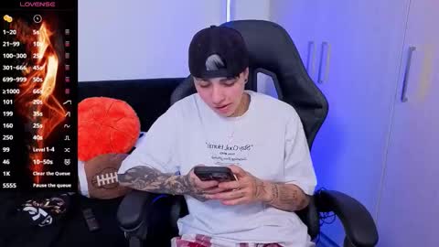 Laia online show from November 28, 2025, 10:34 pm