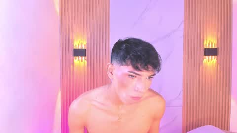 im_sebaslopez online show from November 11, 2025, 8:20 pm