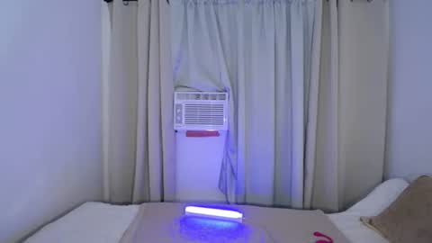 im_yourgirlnextdoor_venuz online show from October 3, 2025, 6:49 pm