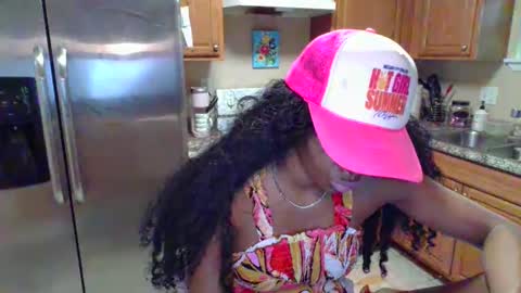 iman_love online show from September 15, 2025, 9:48 pm