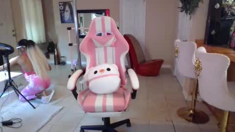 iman_love online show from October 2, 2025, 7:21 pm