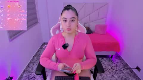  independient model online show from November 17, 2025, 11:32 pm