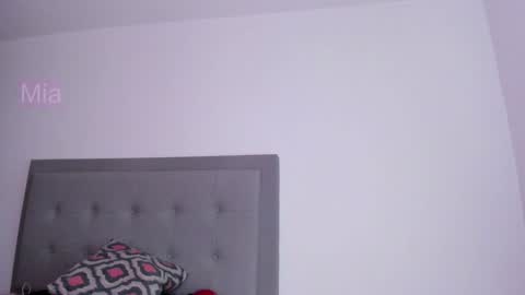 mia ---------  COL TIME online show from February 9, 2025, 1:44 am