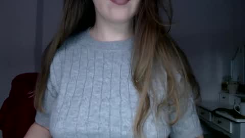 Pola online show from November 25, 2025, 9:59 pm