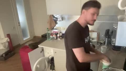 imnotall online show from September 19, 2025, 8:05 am