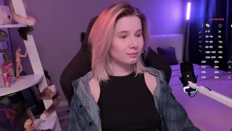 Mia online show from April 24, 2026, 11:01 am