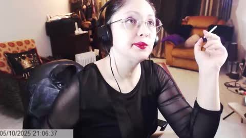 Empress online show from October 5, 2025, 6:06 pm