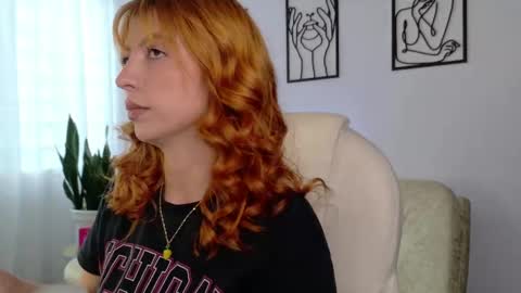 Snapshot of imsiennabellucci chatting on September 15, 2025, 8:53 pm Sienna online show from September 15, 2025, 8:53 pm