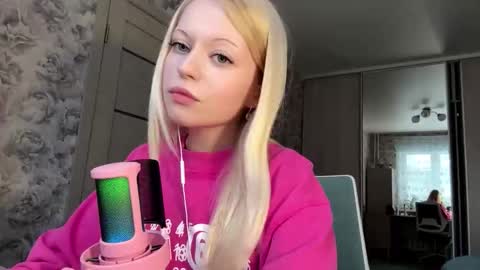 Lola online show from March 4, 2026, 1:39 pm