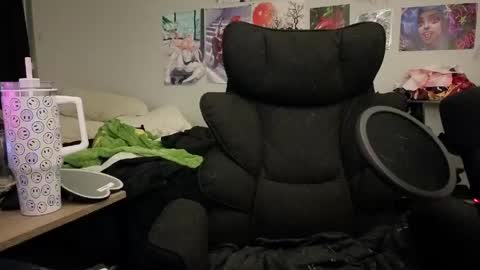 Inarafoxx online show from April 22, 2026, 3:20 am