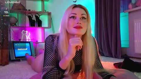 Snapshot of inchcaser chatting on February 10, 2026, 8:24 pm Dina Help me reach 100 likes online show from February 10, 2026, 8:24 pm