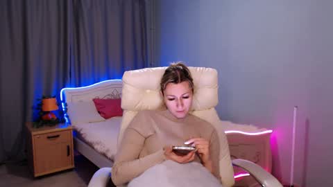 incredible_ariela online show from December 11, 2024, 3:15 pm