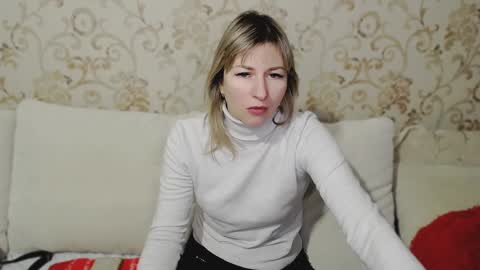 incredible_ariela online show from December 17, 2024, 1:27 pm