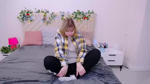 incredible_ariela online show from October 24, 2025, 10:33 am