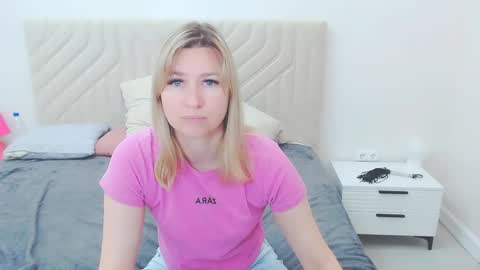 Snapshot of incredible_ariela chatting on June 2, 2026, 6:37 am incredible_ariela online show from June 2, 2026, 6:37 am