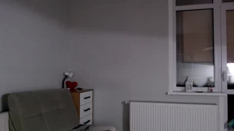 Della online show from December 8, 2024, 9:52 pm