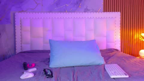 LITTLE AINHOA  online show from April 15, 2026, 8:09 pm