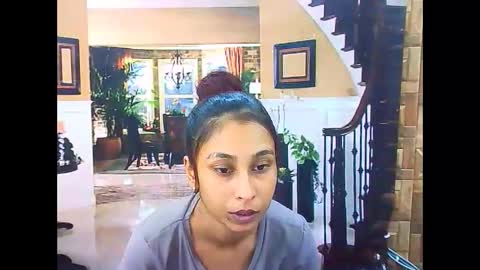 indiansexybutt4u2luv online show from May 18, 2026, 6:19 am